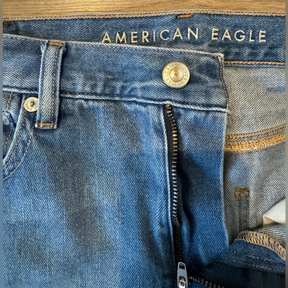 AMERICAN EAGLE MOM JEAN. SIZE US 8 - Picture 5 of 9